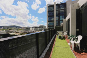 3 BRs topfloor view@Heart of Canberra free parking
